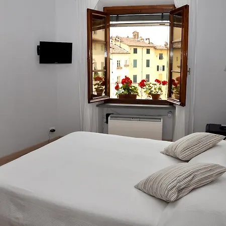 At Home Bed And Breakfast Lucca Zimmer foto